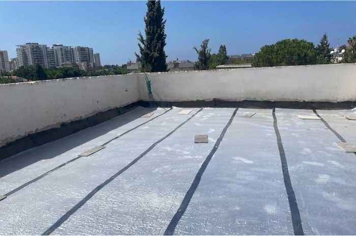Click to open large image גג מבודד ביריעות פולינום מחוברות עם סרט אלומיניום דביק פולינום